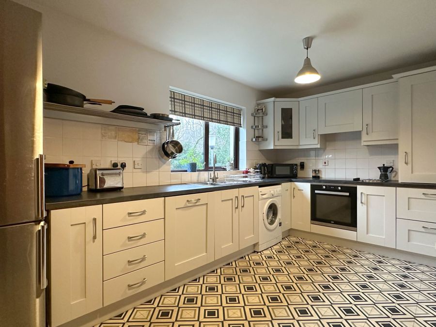 Apt 9 Bellevue Court