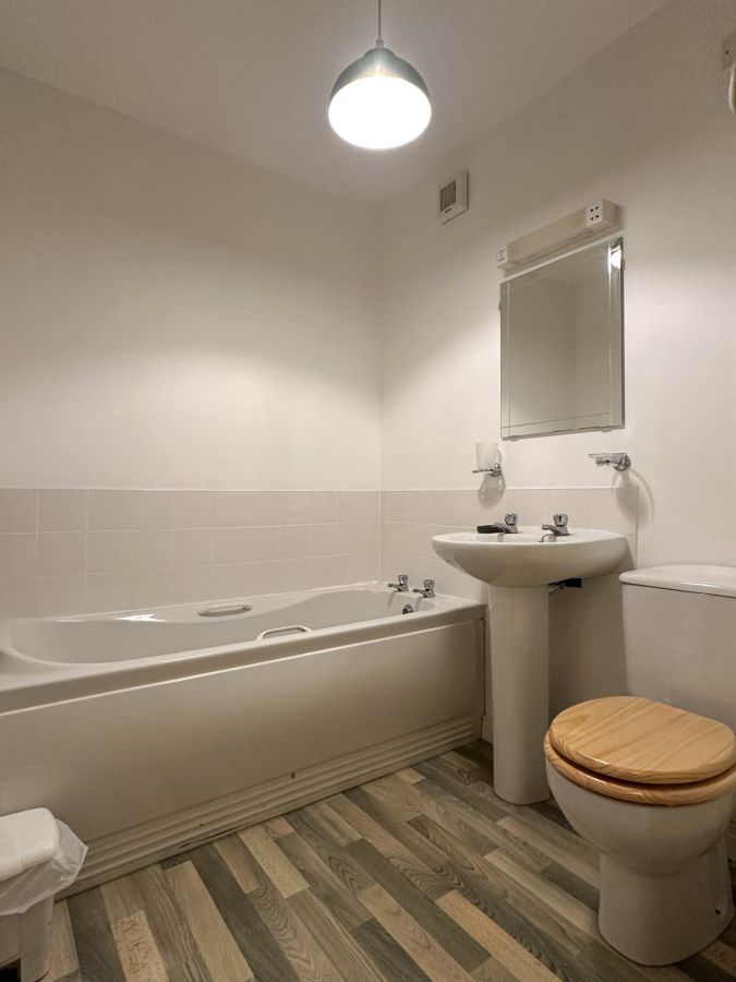 Apt 9 Bellevue Court