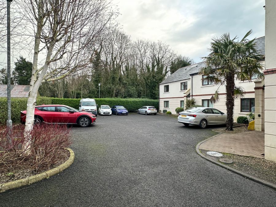 Apt 9 Bellevue Court