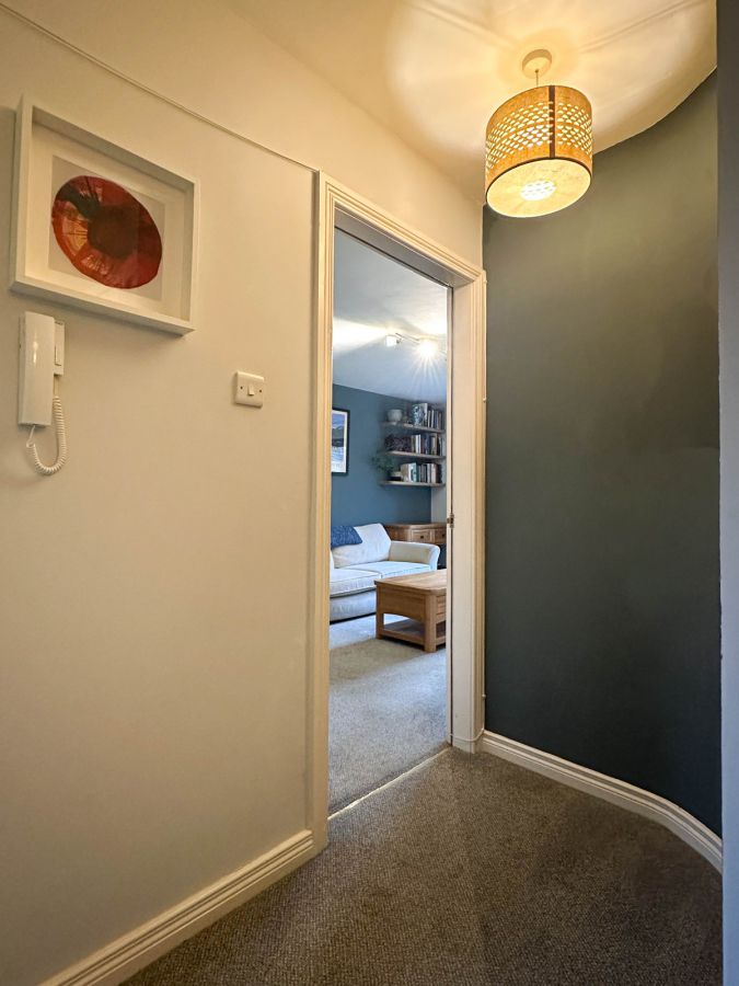 Apt 9 Bellevue Court