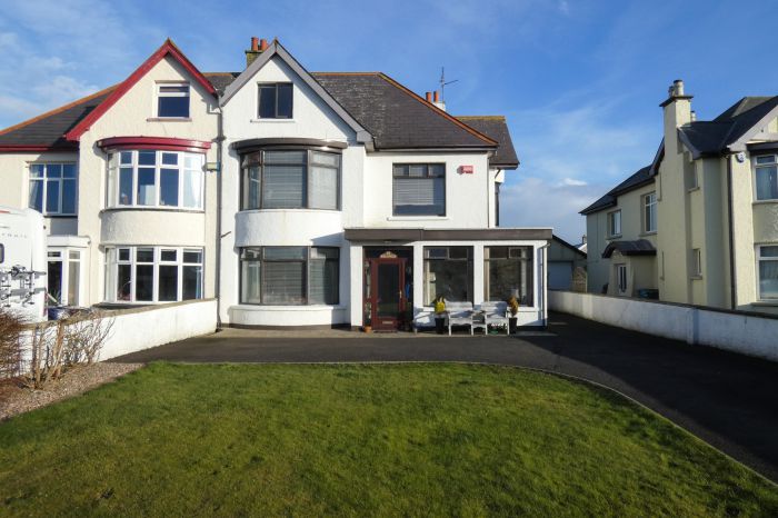 35 Coleraine Road, portrush, BT56 8EA