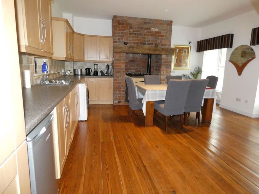 6 Cromore Village