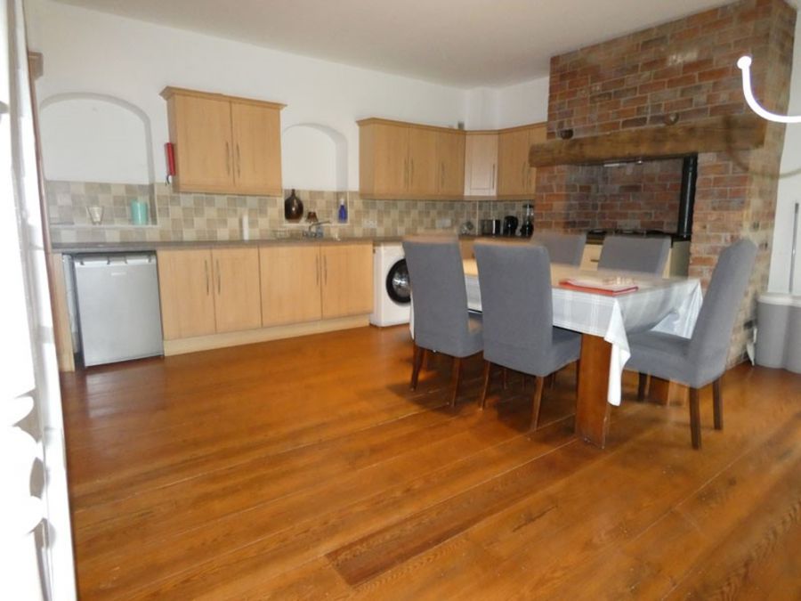 6 Cromore Village