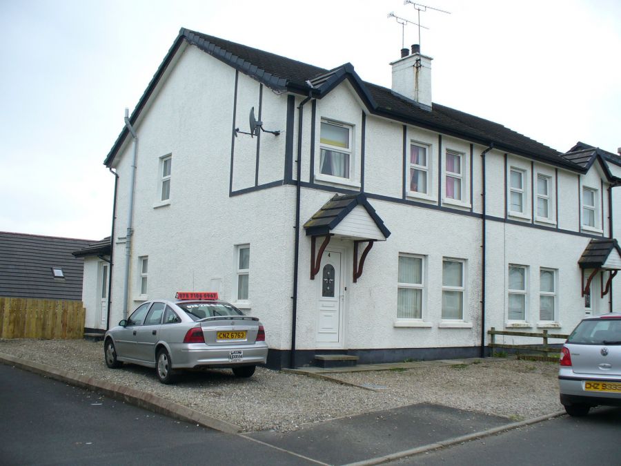 4 Tudor Oaks