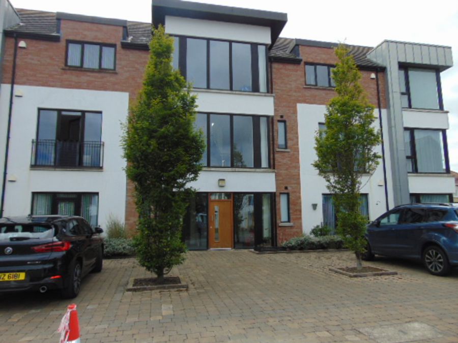 37 Lakeside Court