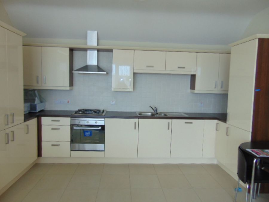 37 Lakeside Court