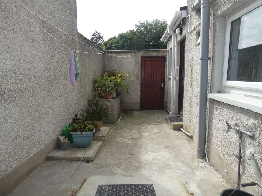 32 Upper Captain Street