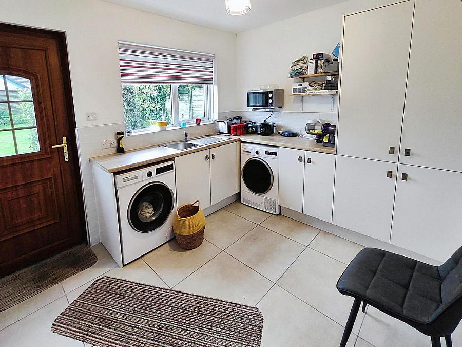 42 Broomhill Park