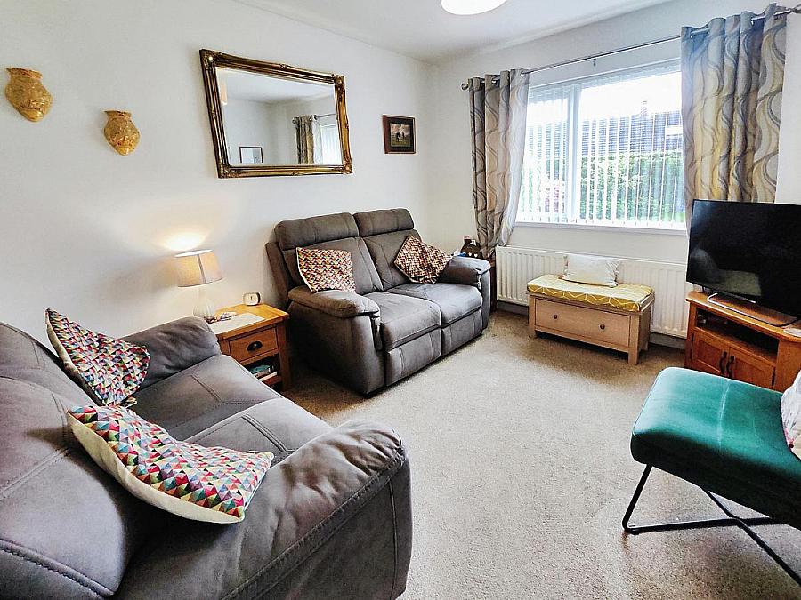 42 Broomhill Park