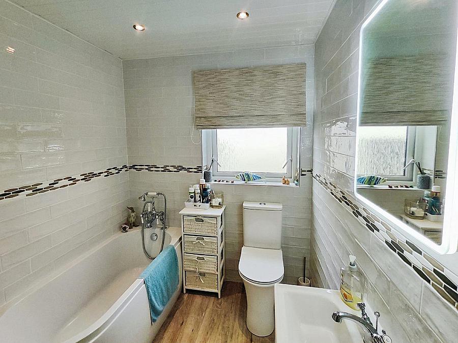 42 Broomhill Park