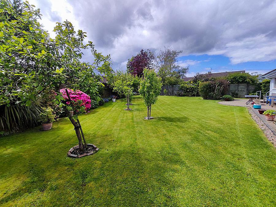 42 Broomhill Park