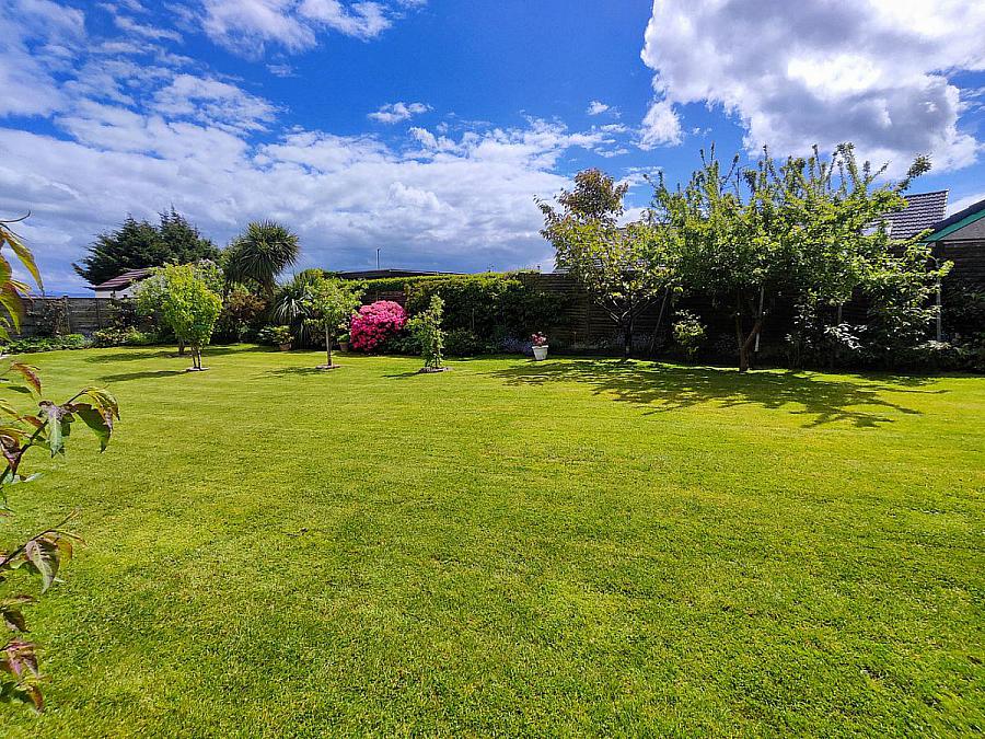 42 Broomhill Park