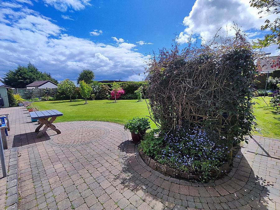 42 Broomhill Park