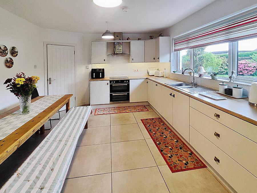 42 Broomhill Park