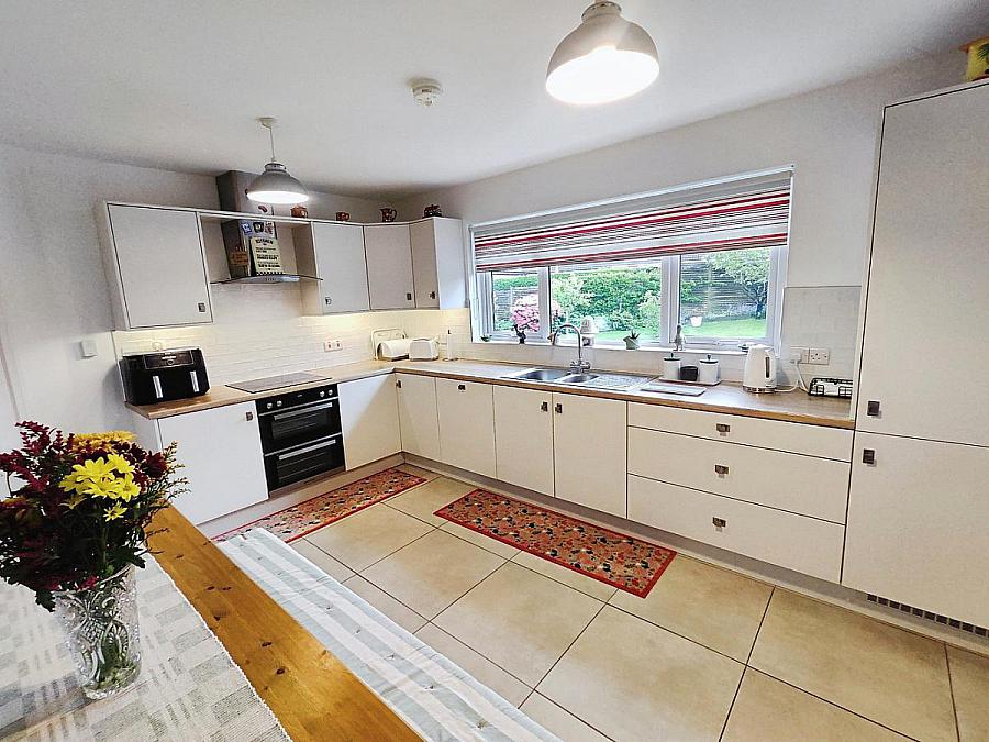 42 Broomhill Park