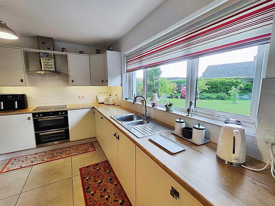 42 Broomhill Park