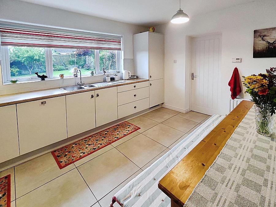 42 Broomhill Park