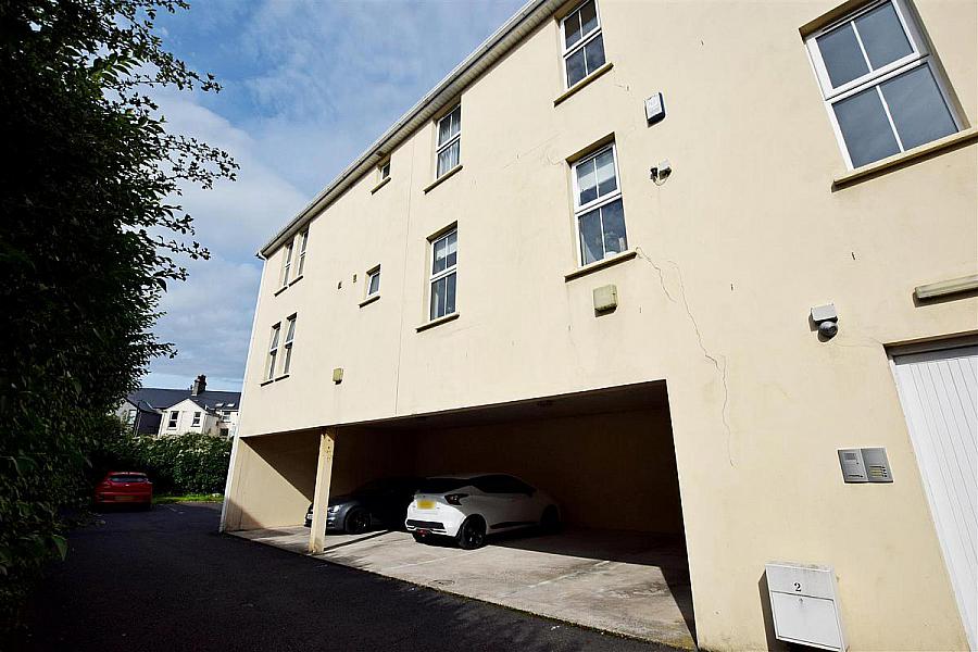 6 Lodge Mews, Lodge Road