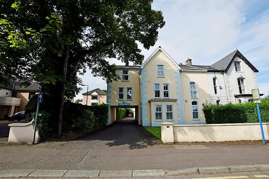 6 Lodge Mews, Lodge Road