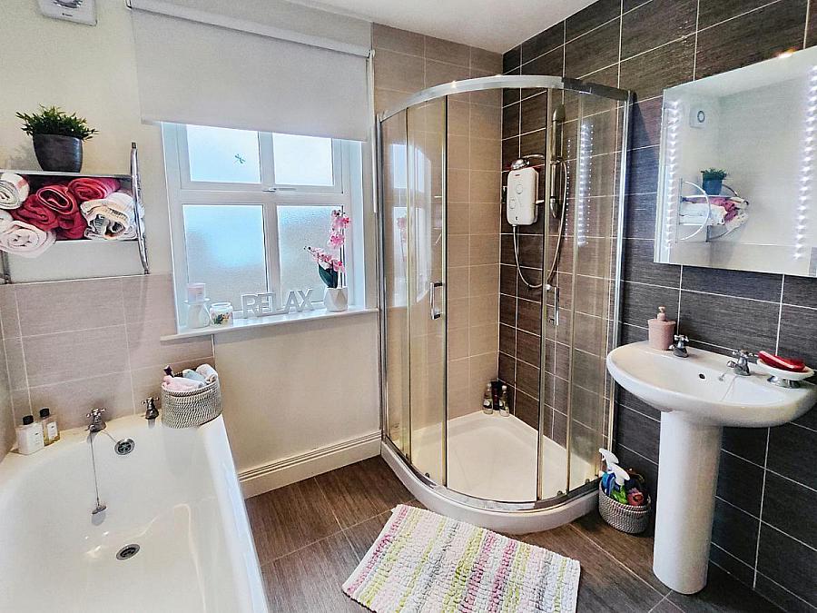 1 Shell Hill Crescent