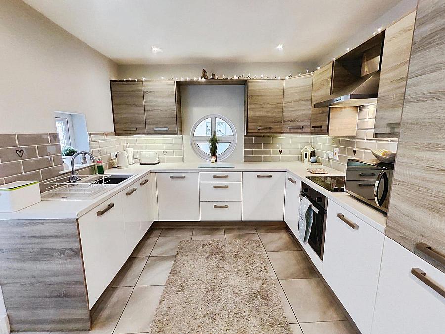 1 Shell Hill Crescent