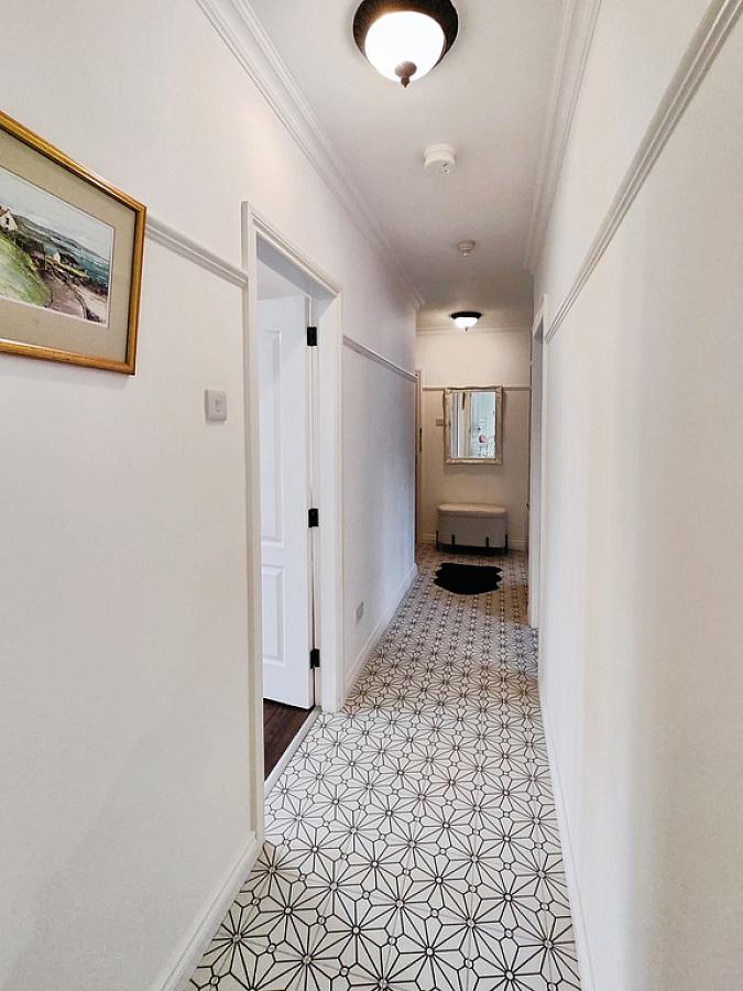 16 Old Model Court