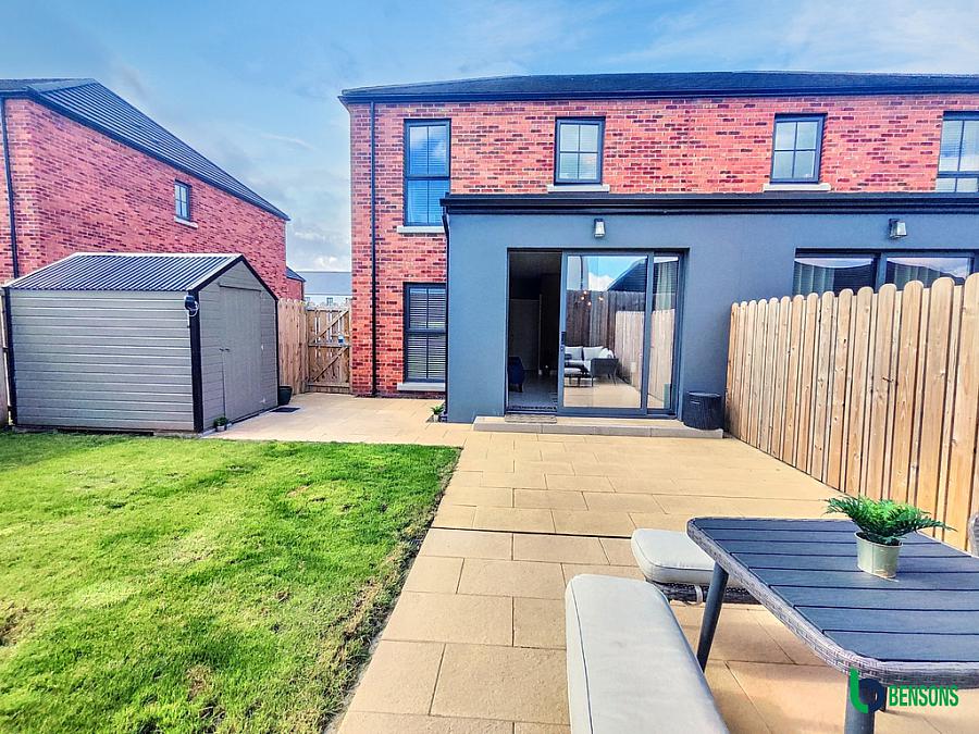 28 Earls Gate Square