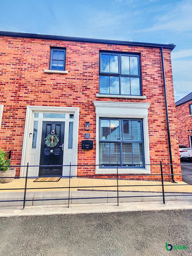 28 Earls Gate Square