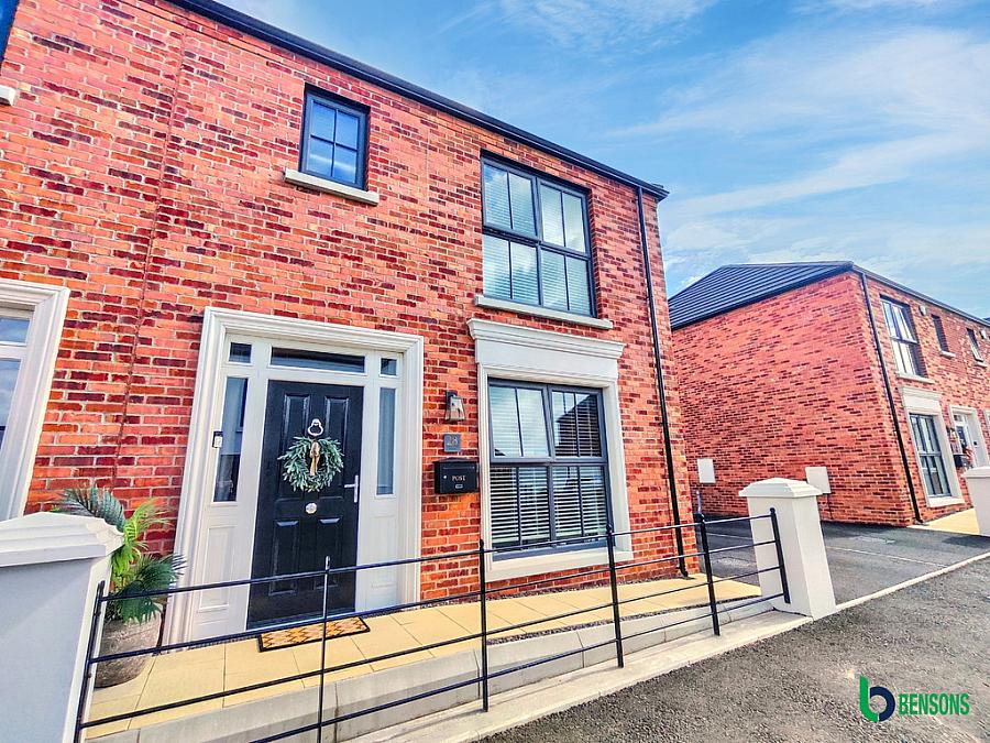 28 Earls Gate Square