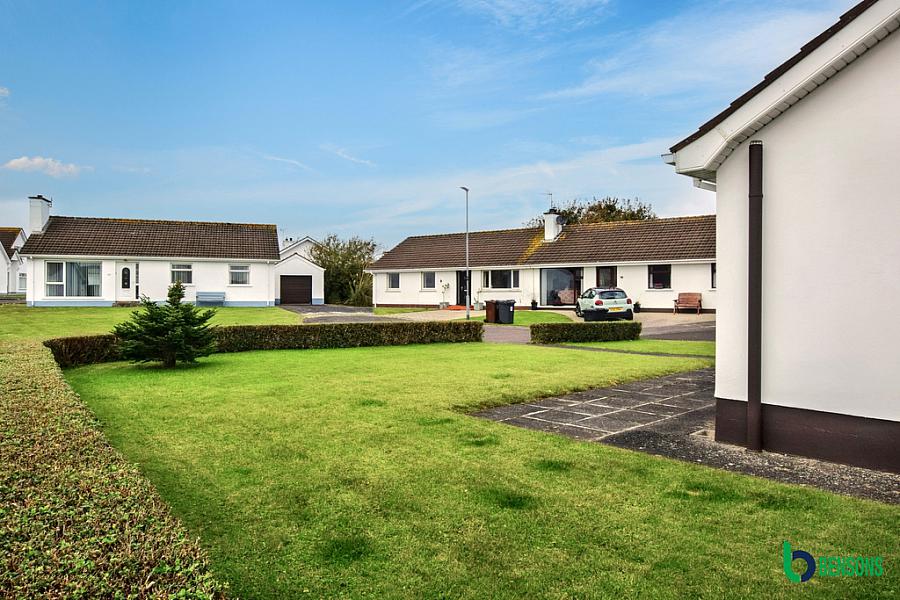 9 Ballintrae Park