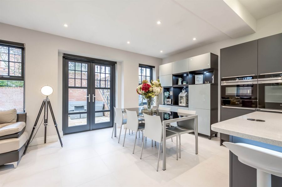 3 Lady Ishbel Avenue