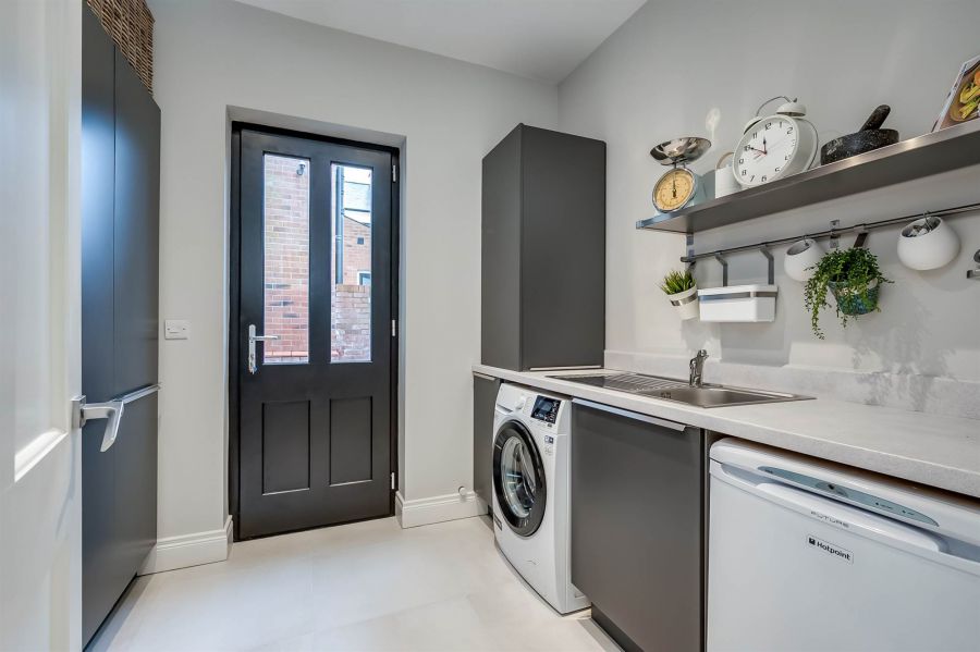 3 Lady Ishbel Avenue