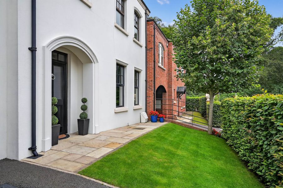 3 Lady Ishbel Avenue