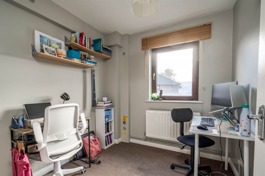 8 Ravenhill Reach Mews