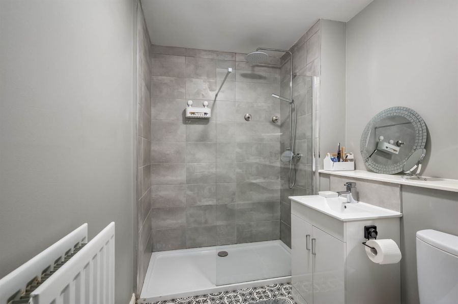 8 Ravenhill Reach Mews