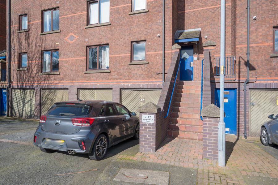 8 Ravenhill Reach Mews