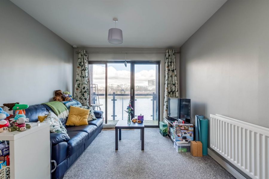 8 Ravenhill Reach Mews