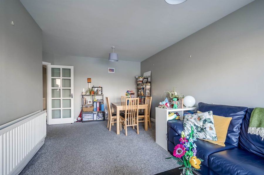 8 Ravenhill Reach Mews