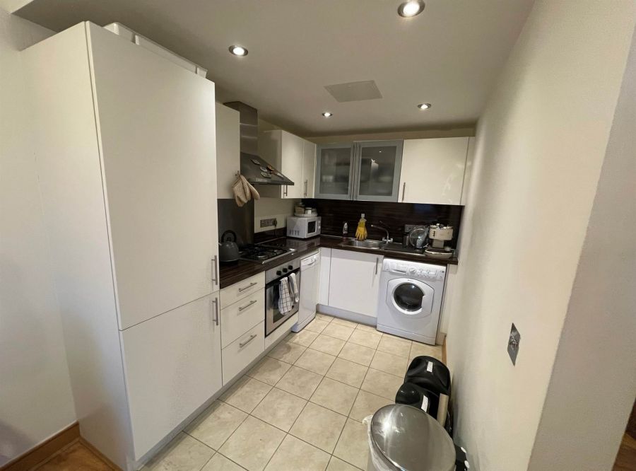 Apt 122 Victoria Place