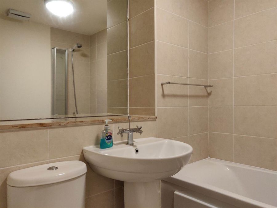 Apt 122 Victoria Place