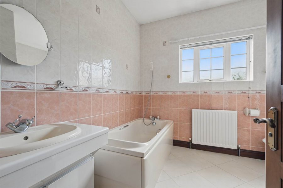 28 Abbeydene Manor