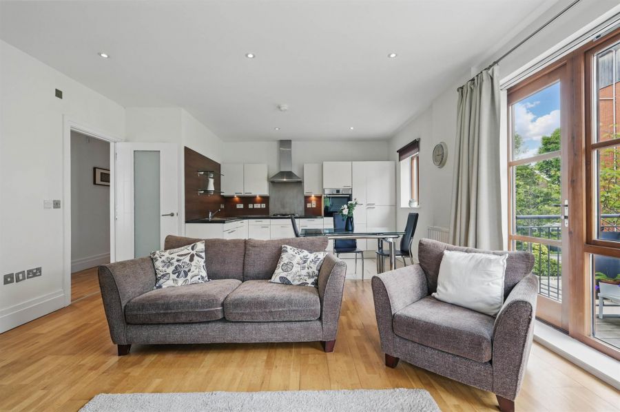 Apt B5 Malone Square