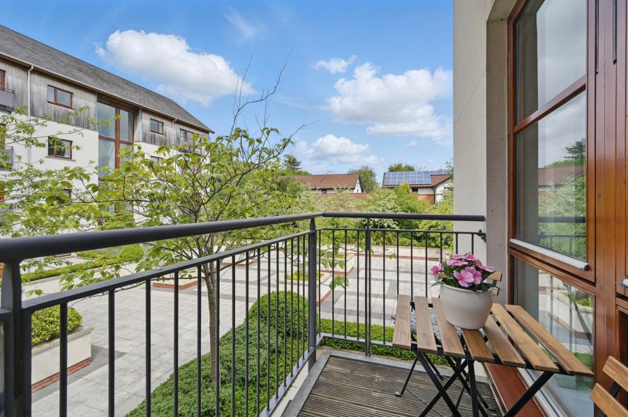 Apt B5 Malone Square