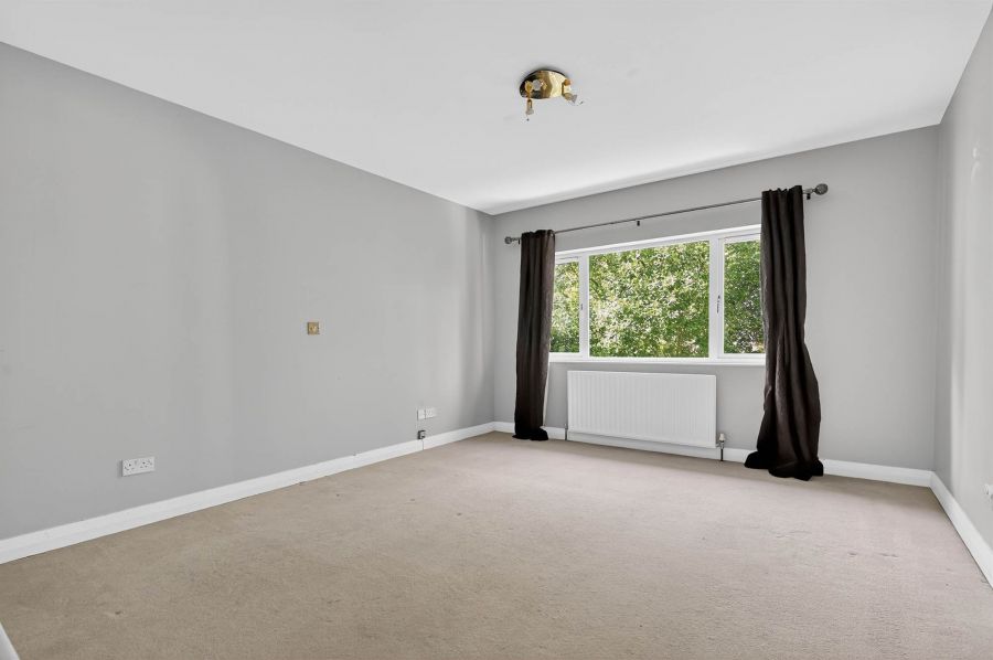 15 Bristow Park