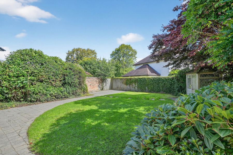 15 Bristow Park
