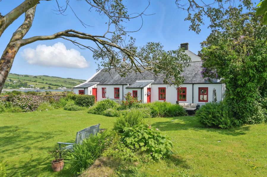 "Sheelaghs Cottage", 6-8 Strand View Park