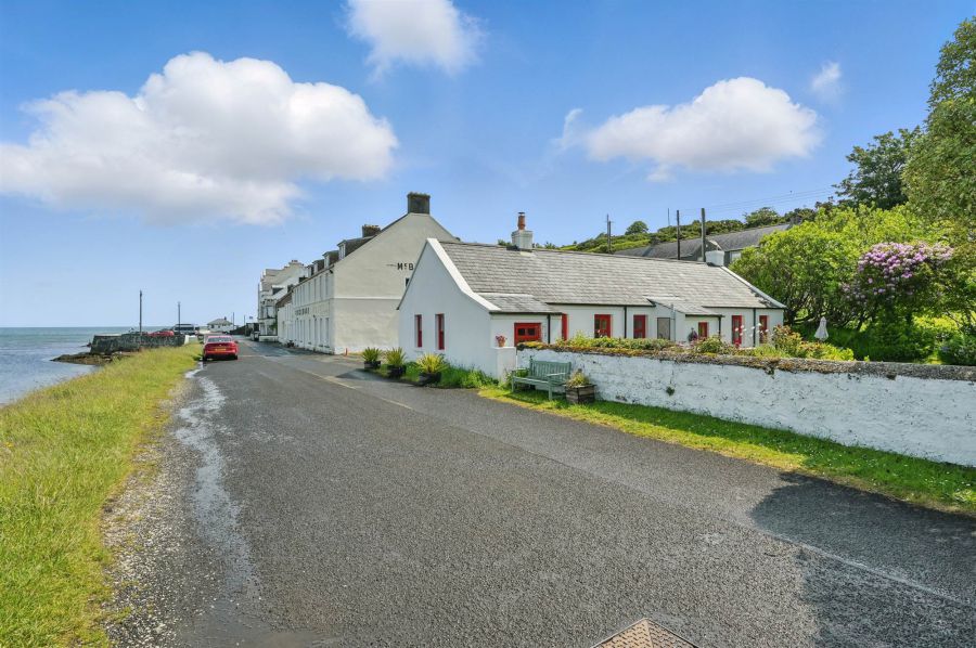 "Sheelaghs Cottage", 6-8 Strand View Park