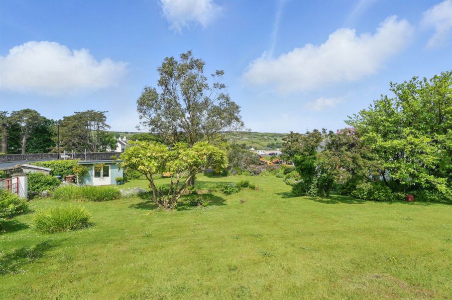 "Sheelaghs Cottage", 6-8 Strand View Park
