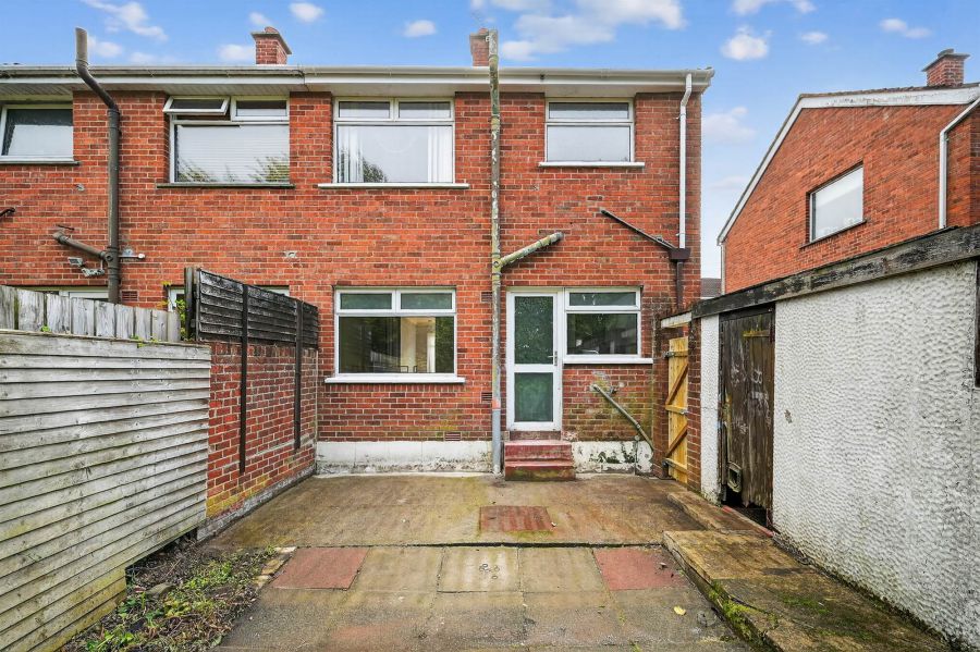 19 Woodbreda Avenue