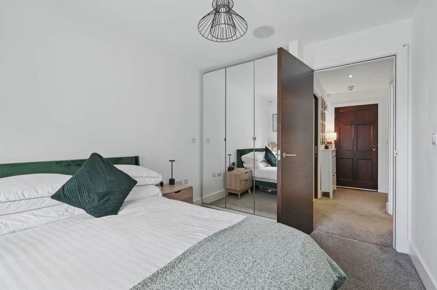 Apt 42 Custom House Square